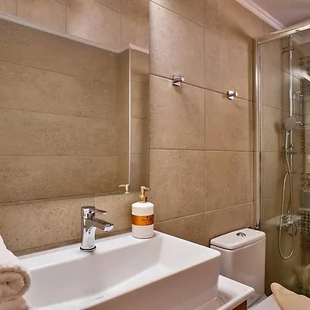 Natasha's Luxury By The Sea Apartment Galatas (Chania)
